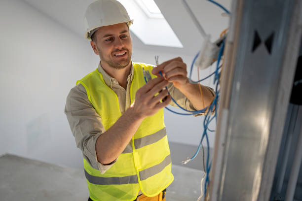 Best Affordable Emergency Electrician  in Greenwood, MS